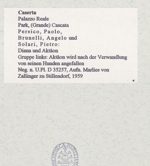Rückseite von Bibliotheca Hertziana [https://www.deutsche-digitale-bibliothek.de/content/lizenzen/rv-fz/] Fontana di Diana e Atteone (Brunnen der Diana und Aktäon)Gruppe links: Aktäon wird nach der Verwandlung von seinen Hunden angefallen - Gesamtansicht, bh452955_recto. Foto: Zallinger zu Stillendorf, Marlies von.