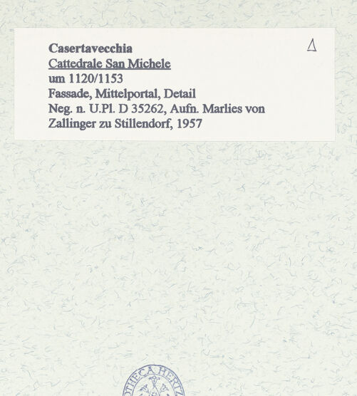 Rückseite von Bibliotheca Hertziana [https://www.deutsche-digitale-bibliothek.de/content/lizenzen/rv-fz/] Hauptportal - Rechte Konsole, bh452961_recto. Foto: Zallinger zu Stillendorf, Marlies von.