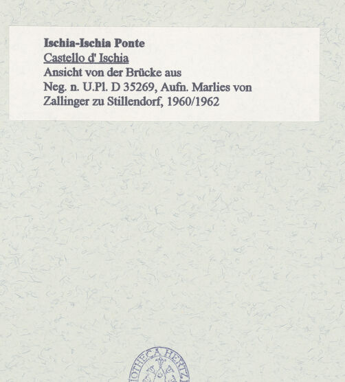 Rückseite von Bibliotheca Hertziana [https://www.deutsche-digitale-bibliothek.de/content/lizenzen/rv-fz/] Castello Aragonese - Ansicht von der Brücke aus, bh452963_recto. Foto: Zallinger zu Stillendorf, Marlies von.