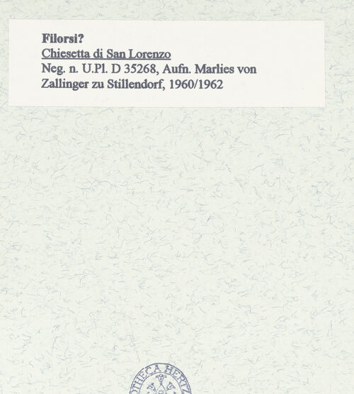 Rückseite von Bibliotheca Hertziana [https://www.deutsche-digitale-bibliothek.de/content/lizenzen/rv-fz/] Chiesetta di San Lorenzo - Fassade und linke Seite, bh452964_recto. Foto: Zallinger zu Stillendorf, Marlies von.