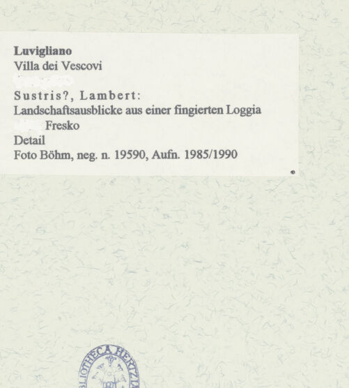 Rückseite von Böhm, Osvaldo [https://www.deutsche-digitale-bibliothek.de/content/lizenzen/rv-ez/] Landschaftsausblicke aus einer fingierten Loggia - Südostecke, bh453320_recto. Foto.