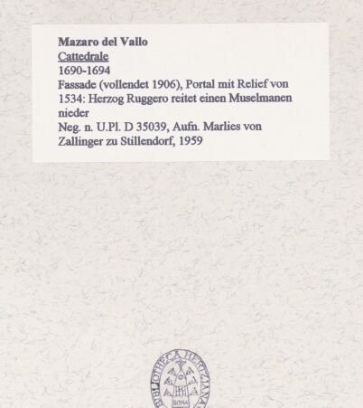 Rückseite von Bibliotheca Hertziana [https://www.deutsche-digitale-bibliothek.de/content/lizenzen/rv-fz/] CattedraleHauptfassade - Hauptportal, bh453408_recto. Foto: Zallinger zu Stillendorf, Marlies von.