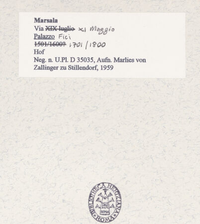 Rückseite von Bibliotheca Hertziana [https://www.deutsche-digitale-bibliothek.de/content/lizenzen/rv-fz/] Palazzo Fici - Innenansicht, bh453421_recto. Foto: Zallinger zu Stillendorf, Marlies von.