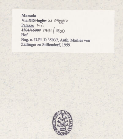 Rückseite von Bibliotheca Hertziana [https://www.deutsche-digitale-bibliothek.de/content/lizenzen/rv-fz/] Palazzo Fici - Innenansicht, bh453422_recto. Foto: Zallinger zu Stillendorf, Marlies von.