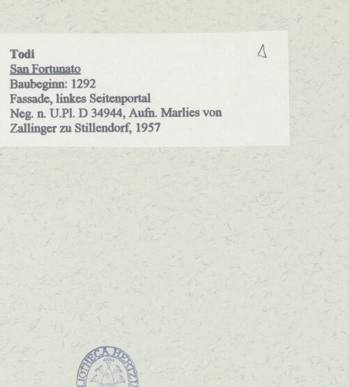 Rückseite von Bibliotheca Hertziana [https://www.deutsche-digitale-bibliothek.de/content/lizenzen/rv-fz/] Linkes Seitenportal - Schrägansicht von links, bh454571_recto. Foto: Zallinger zu Stillendorf, Marlies von.