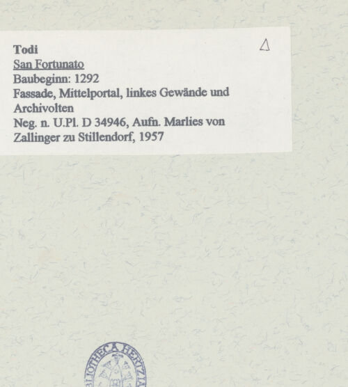 Rückseite von Bibliotheca Hertziana [https://www.deutsche-digitale-bibliothek.de/content/lizenzen/rv-fz/] Hauptportal - linkes Gewände und Archivolten, bh454572_recto. Foto: Zallinger zu Stillendorf, Marlies von.