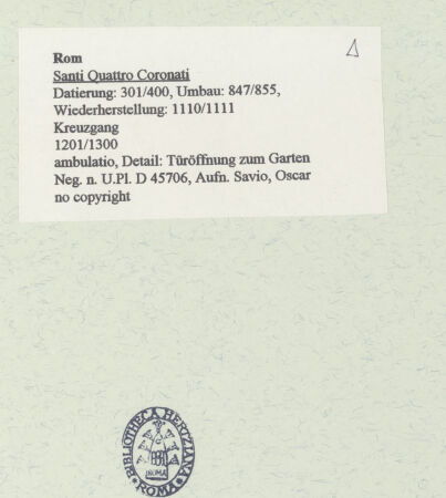 Rückseite von Bibliotheca Hertziana [https://www.deutsche-digitale-bibliothek.de/content/lizenzen/rv-fz/] Santi Quattro CoronatiInneres - ambulatio, Detail: Türöffnung zum Garten, bh455215_recto. Foto: Savio, Oscar.