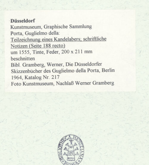 Rückseite von Museum Kunstpalast [https://www.deutsche-digitale-bibliothek.de/content/lizenzen/rv-ez/] L'arte del disegno, e le vivezze dell'ingegno di Guglielmo della Porta celebre scultore, et architetto ... (2 Bände)Zweiter (kleiner) Band mit zwei Skizzenbüchern und einem angefügten KonvolutDas KonvolutSeite 188 recto (eingeheftet): Teilzeichnung eines Kandelabers; schriftliche Notizen - , bh455896_recto. Foto.