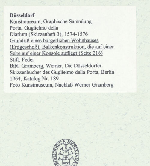 Rückseite von Museum Kunstpalast [https://www.deutsche-digitale-bibliothek.de/content/lizenzen/rv-ez/] L'arte del disegno, e le vivezze dell'ingegno di Guglielmo della Porta celebre scultore, et architetto ... (2 Bände)Zweiter (kleiner) Band mit zwei Skizzenbüchern und einem angefügten KonvolutDas dritte Skizzenheft oder DiariumSeite 216: Grundriss eines bürgerlichen Wohnhauses (Erdgeschoss); Balkenkonstruktion, die auf einer Seite auf einer Konsole aufliegt - , bh455899_recto. Foto.
