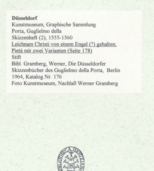 Rückseite von Museum Kunstpalast [https://www.deutsche-digitale-bibliothek.de/content/lizenzen/rv-ez/] L'arte del disegno, e le vivezze dell'ingegno di Guglielmo della Porta celebre scultore, et architetto ... (2 Bände)Zweiter (kleiner) Band mit zwei Skizzenbüchern und einem angefügten KonvolutDas zweite SkizzenheftSeite 178: Leichnam Christi von einem Engel (?) gehalten; Pietà mit zwei Varianten - , bh455906_recto. Foto.