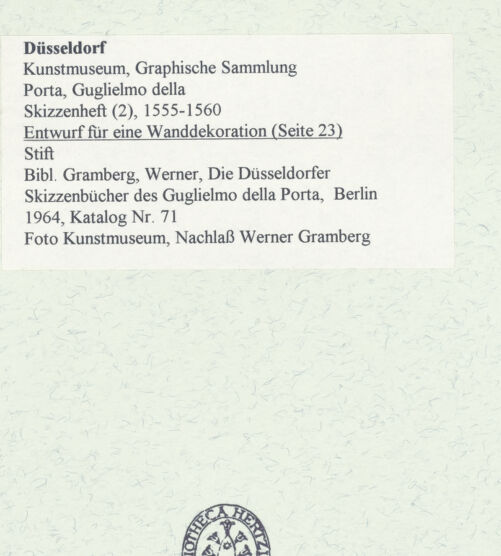 Rückseite von Museum Kunstpalast [https://www.deutsche-digitale-bibliothek.de/content/lizenzen/rv-ez/] L'arte del disegno, e le vivezze dell'ingegno di Guglielmo della Porta celebre scultore, et architetto ... (2 Bände)Zweiter (kleiner) Band mit zwei Skizzenbüchern und einem angefügten KonvolutDas zweite SkizzenheftSeite 23: Entwurf für eine Wanddekoration - , bh455995_recto. Foto.