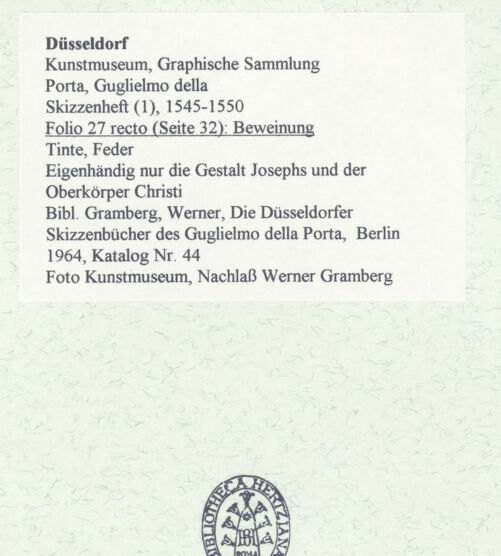 Rückseite von Museum Kunstpalast [https://www.deutsche-digitale-bibliothek.de/content/lizenzen/rv-ez/] L'arte del disegno, e le vivezze dell'ingegno di Guglielmo della Porta celebre scultore, et architetto ... (2 Bände)Erster (großer) Band mit dem ersten SkizzenheftFolio 27 recto (großes Skizzenbuch Seite 32): Beweinung - , bh456386_recto. Foto.