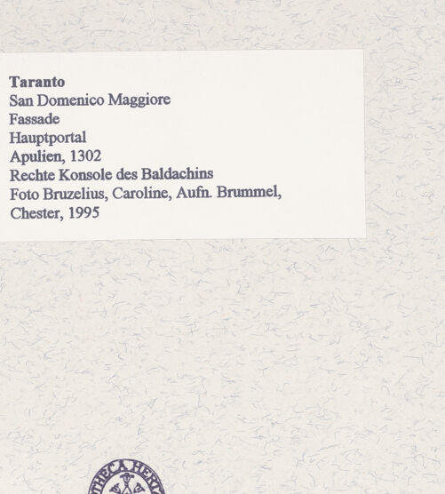 Rückseite von Bruzelius, Caroline [https://www.deutsche-digitale-bibliothek.de/content/lizenzen/rv-ez/] Hauptportal - Rechte Konsole des Baldachins, bh456504_recto. Foto: Brummel, Chester.