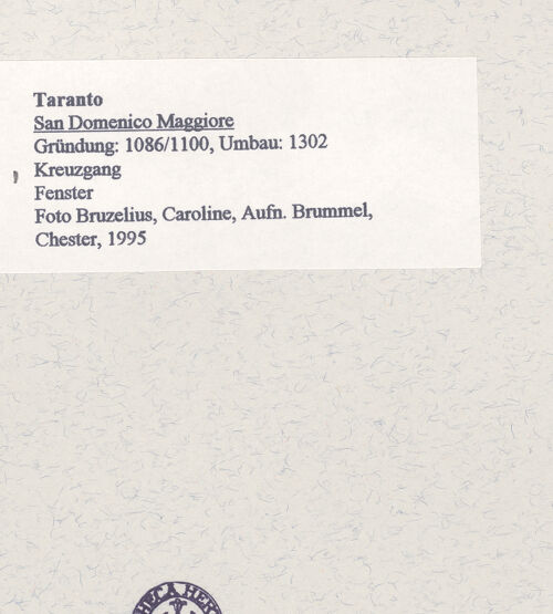 Rückseite von Bruzelius, Caroline [https://www.deutsche-digitale-bibliothek.de/content/lizenzen/rv-ez/] San Domenico MaggioreChiostro - Fenster, bh456508_recto. Foto: Brummel, Chester.