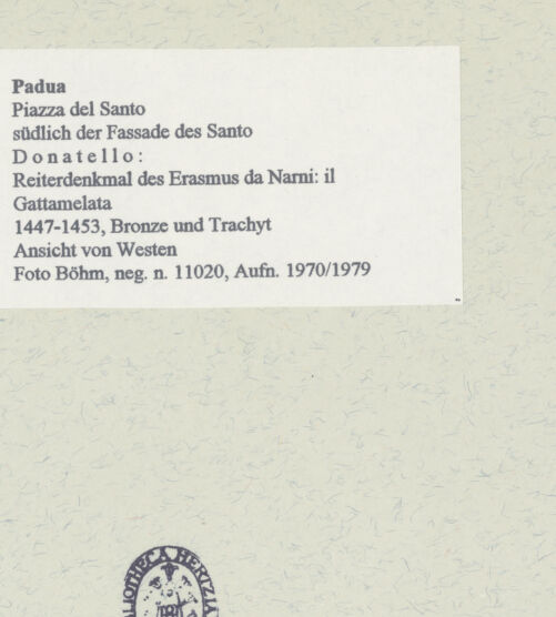 Rückseite von Böhm, Osvaldo [https://www.deutsche-digitale-bibliothek.de/content/lizenzen/rv-ez/] Reiterdenkmal des Erasmus da Narni: il Gattamelata - Ansicht von Westen, bh456579_recto. Foto: Böhm, Osvaldo.