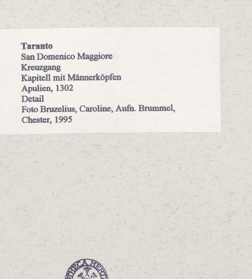 Rückseite von Bruzelius, Caroline [https://www.deutsche-digitale-bibliothek.de/content/lizenzen/rv-ez/] Kapitell mit Männerköpfen - Detail, bh456745_recto. Foto: Brummel, Chester.