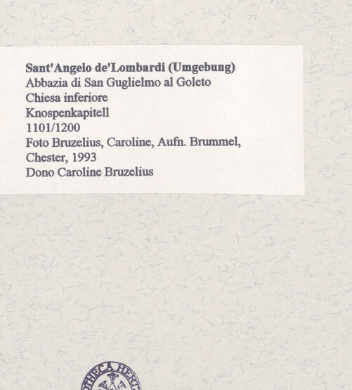 Rückseite von Bruzelius, Caroline [https://www.deutsche-digitale-bibliothek.de/content/lizenzen/rv-ez/] Kapitelle und SockelKapitell (östlicher Mittelpfeiler) - , bh457410_recto. Foto: Brummel, Chester.