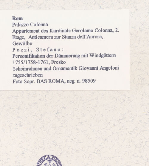 Rückseite von Sopr. BAS ROMA [https://www.deutsche-digitale-bibliothek.de/content/lizenzen/rv-ez/] Personifikation der Dämmerung mit Windgöttern und monochrome Tondi mit exotischen Szenen - , bh457511_recto. Foto.