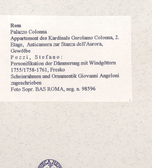 Rückseite von Sopr. BAS ROMA [https://www.deutsche-digitale-bibliothek.de/content/lizenzen/rv-ez/] Personifikation der Dämmerung mit Windgöttern und monochrome Tondi mit exotischen Szenen - , bh457512_recto. Foto.