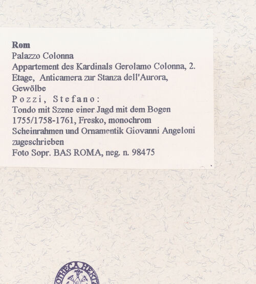 Rückseite von Sopr. BAS ROMA [https://www.deutsche-digitale-bibliothek.de/content/lizenzen/rv-ez/] Personifikation der Dämmerung mit Windgöttern und monochrome Tondi mit exotischen Szenen - Detail: Tondo mit Szene einer Jagd mit dem Bogen, bh457517_recto. Foto.