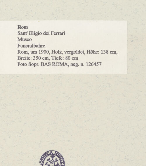 Rückseite von Sopr. BAS ROMA [https://www.deutsche-digitale-bibliothek.de/content/lizenzen/rv-ez/] Funeralbett (cataletto funebre) - , bh457717_recto. Foto.