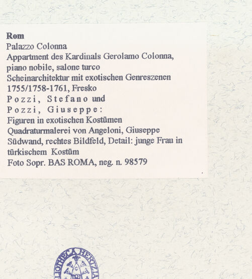 Rückseite von Sopr. BAS ROMA [https://www.deutsche-digitale-bibliothek.de/content/lizenzen/rv-ez/] Scheinarchitektur mit exotischen GenreszenenFiguren in exotischen Kostümen - Südwand, rechtes Bildfeld, Detail: junge Frau in türkischem Kostüm, bh457947_recto. Foto.