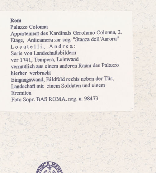 Rückseite von Sopr. BAS ROMA [https://www.deutsche-digitale-bibliothek.de/content/lizenzen/rv-ez/] Serie von Landschaftsbildern - Eingangswand, Bildfeld rechts neben der Tür, Landschaft mit einem Soldaten und einem Eremiten, bh458032_recto. Foto.