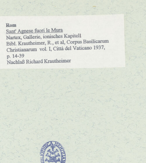 Rückseite von unbekannt [https://www.deutsche-digitale-bibliothek.de/content/lizenzen/rv-fz/] Sant'Agnese fuori le MuraInnenraumNarthex / westliche Vorhalle - Narthex, Gallerie, ionisches Kapitell, bh458243_recto. Foto.