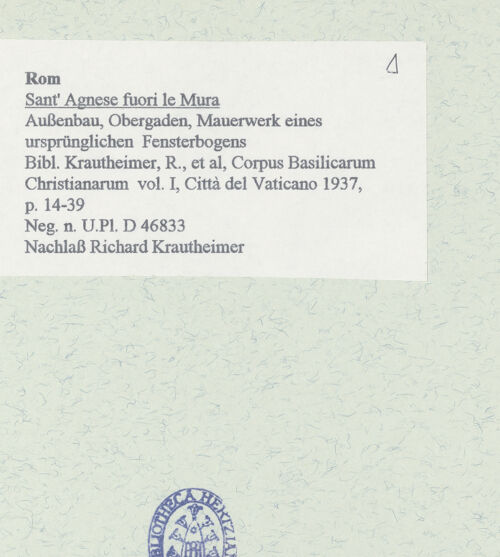 Rückseite von Bibliotheca Hertziana [https://www.deutsche-digitale-bibliothek.de/content/lizenzen/rv-fz/] Sant'Agnese fuori le Murarechte Flanke (Südfassade) - Außenbau, Obergaden, Mauerwerk eines ursprünglichen Fensterbogens, bh458402_recto. Foto.