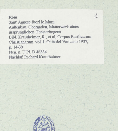 Rückseite von Bibliotheca Hertziana [https://www.deutsche-digitale-bibliothek.de/content/lizenzen/rv-fz/] Sant'Agnese fuori le Murarechte Flanke (Südfassade) - Außenbau, Obergaden, Mauerwerk eines ursprünglichen Fensterbogens, bh458403_recto. Foto.