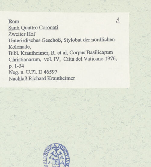 Rückseite von Bibliotheca Hertziana [https://www.deutsche-digitale-bibliothek.de/content/lizenzen/rv-fz/] Santi Quattro CoronatiÄußeresZweiter Hof - Unterirdisches Geschoss, Stylobat der nördlichen Kolonnade,, bh458426_recto. Foto.