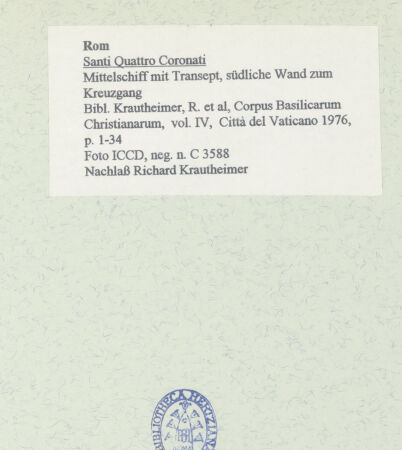 Rückseite von ICCD [https://www.deutsche-digitale-bibliothek.de/content/lizenzen/rv-fz/] Santi Quattro Coronati - Mittelschiff mit Transept, südliche Wand zum Kreuzgang, bh458428_recto. Foto.