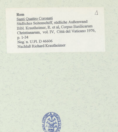 Rückseite von Bibliotheca Hertziana [https://www.deutsche-digitale-bibliothek.de/content/lizenzen/rv-fz/] Santi Quattro Coronati - Südliches Seitenschiff, südliche Außenwand, bh458510_recto. Foto.
