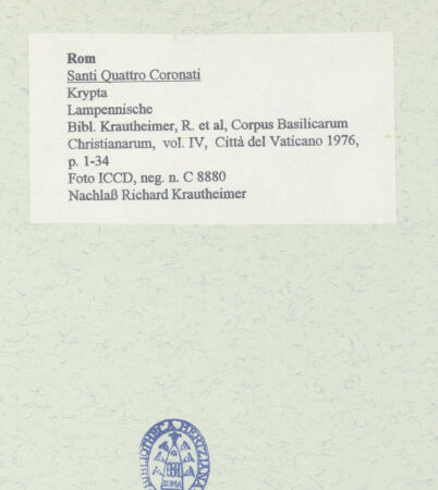 Rückseite von ICCD [https://www.deutsche-digitale-bibliothek.de/content/lizenzen/rv-ez/] Santi Quattro CoronatiInneres - Lampennische, bh459389_recto. Foto.