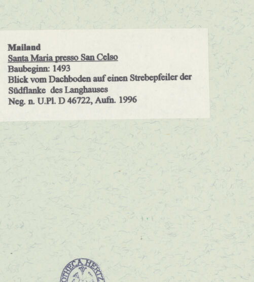 Rückseite von Bibliotheca Hertziana [https://www.deutsche-digitale-bibliothek.de/content/lizenzen/rv-fz/] Santa Maria presso San Celso - Blick vom Dachboden auf einen Strebepfeiler der Südflanke des Langhauses, bh460931_recto. Foto: Fichera, Gabriele.