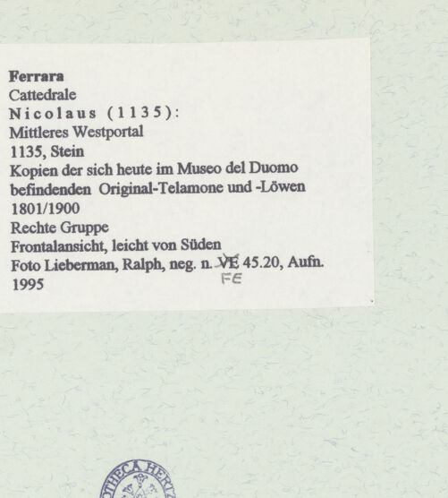 Rückseite von Lieberman, Ralph [https://www.deutsche-digitale-bibliothek.de/content/lizenzen/rv-ez/] Mittleres Westportal (Erdgeschoss)Atlanten, Löwen und Säulen (Kopien) - Rechter Löwe und Telamon von Westen, bh461275_recto. Foto: Lieberman, Ralph.