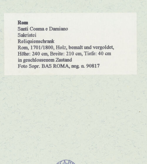 Rückseite von Sopr. BAS ROMA [https://www.deutsche-digitale-bibliothek.de/content/lizenzen/rv-ez/] Reliquienschrank - in geschlossenem Zustand, bh462268_recto. Foto.