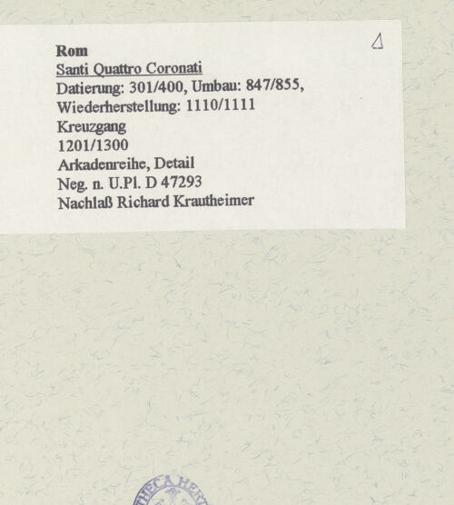 Rückseite von Bibliotheca Hertziana [https://www.deutsche-digitale-bibliothek.de/content/lizenzen/rv-fz/] Santi Quattro CoronatiInneres - Arkadenreihe, Detail, bh462559_recto. Foto.