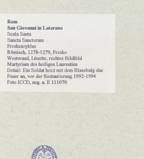 Rückseite von ICCD [https://www.deutsche-digitale-bibliothek.de/content/lizenzen/rv-ez/] FreskenzyklusMartyrium des heiligen Laurentius - Detail: Ein Soldat heizt mit dem Blasebalg das Feuer an, vor der Restaurierung 1992-1994, bh463698_recto. Foto.