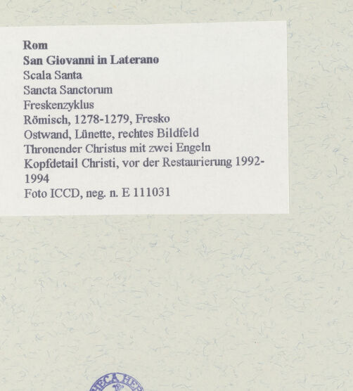 Rückseite von ICCD [https://www.deutsche-digitale-bibliothek.de/content/lizenzen/rv-ez/] FreskenzyklusThronender Christus mit zwei Engeln - Kopfdetail Christi, vor der Restaurierung 1992-1994, bh463728_recto. Foto.