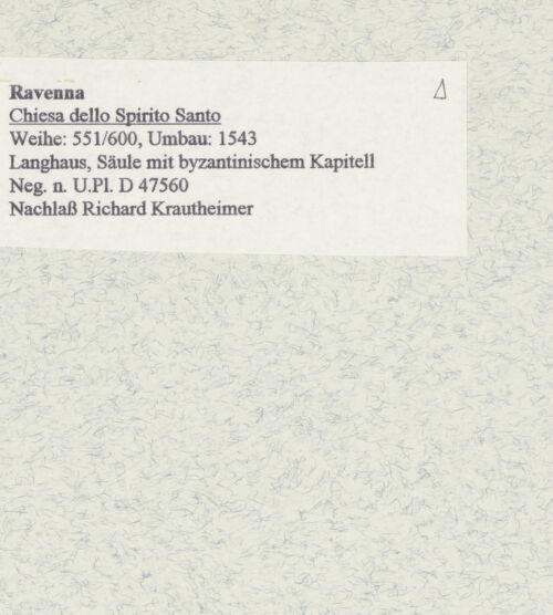 Rückseite von Bibliotheca Hertziana [https://www.deutsche-digitale-bibliothek.de/content/lizenzen/rv-fz/] Kapitelle des Langhauses - Säule mit Kapitell, bh464977_recto. Foto: Krautheimer, Richard.