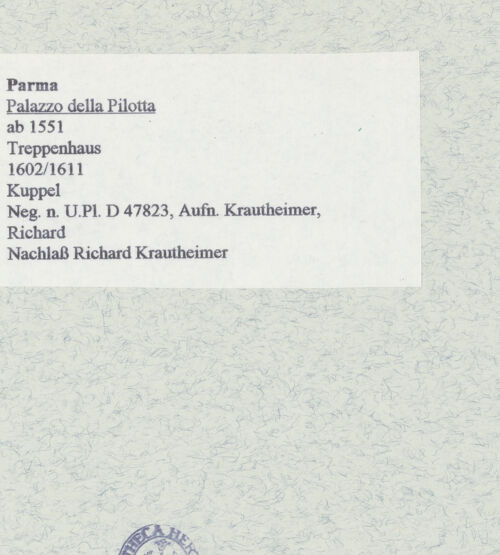 Rückseite von Bibliotheca Hertziana [https://www.deutsche-digitale-bibliothek.de/content/lizenzen/rv-fz/] Palazzo della PilottaTreppenhaus mit dreiläufiger Ehrentreppe - Kuppel, bh464992_recto. Foto: Krautheimer, Richard.