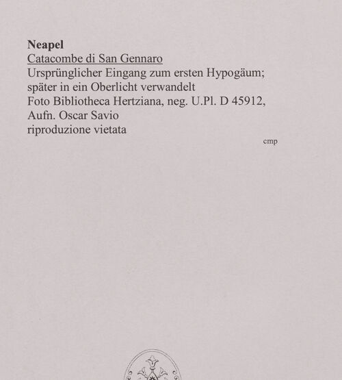 Rückseite von Bibliotheca Hertziana [https://www.deutsche-digitale-bibliothek.de/content/lizenzen/rv-fz/] Catacombe di San GennaroCatacomba Superiore - Ursprünglicher Eingang zum ersten Hypogäum; später in ein Oberlicht verwandelt, bh465839_recto. Foto: Savio, Oscar.