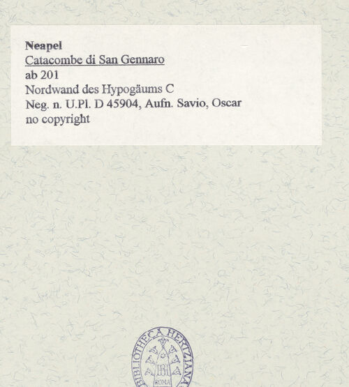 Rückseite von Bibliotheca Hertziana [https://www.deutsche-digitale-bibliothek.de/content/lizenzen/rv-fz/] Catacombe di San GennaroHypogäen "E" und "C" hinter der Apsis von San Gennaro - Nordwand des Hypogäums C, bh465842_recto. Foto: Savio, Oscar.