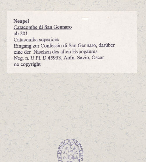 Rückseite von Bibliotheca Hertziana [https://www.deutsche-digitale-bibliothek.de/content/lizenzen/rv-fz/] Catacombe di San GennaroCatacomba Superiore - Eingang zur Confessio di San Gennaro, darüber eine der Nischen des alten Hypogäums, bh465845_recto. Foto: Savio, Oscar.