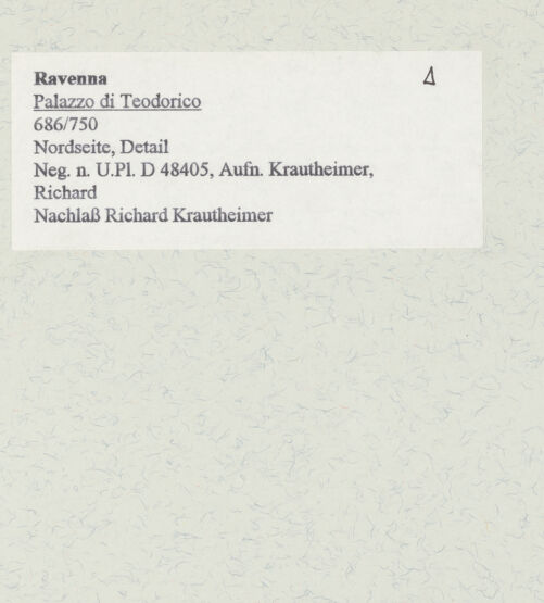 Rückseite von Bibliotheca Hertziana [https://www.deutsche-digitale-bibliothek.de/content/lizenzen/rv-fz/] Palazzo di Teodorico (sog.) - Ostseite von Nordosten, Detail, bh465858_recto. Foto: Krautheimer, Richard.