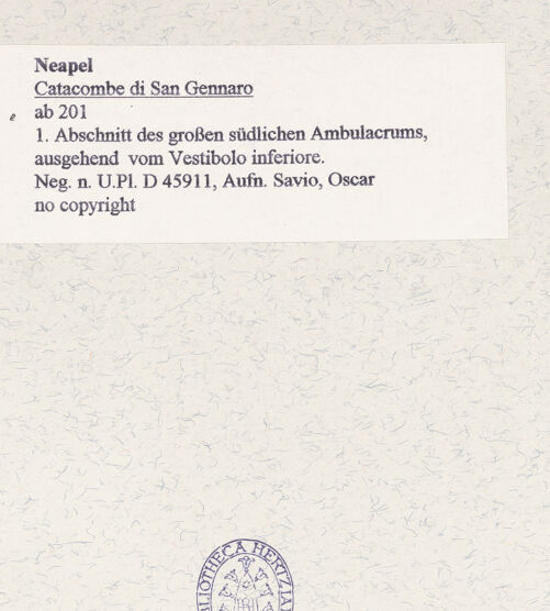 Rückseite von Bibliotheca Hertziana [https://www.deutsche-digitale-bibliothek.de/content/lizenzen/rv-fz/] Catacombe di San GennaroCatacomba Inferiore - 1. Abschnitt des großen südlichen Ambulacrums, ausgehend vom Vestibolo inferiore, bh465863_recto. Foto: Savio, Oscar.