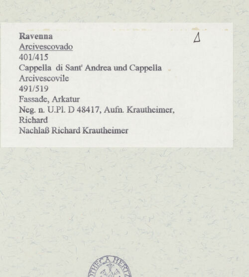 Rückseite von Bibliotheca Hertziana [https://www.deutsche-digitale-bibliothek.de/content/lizenzen/rv-fz/] ArcivescovadoCappella di Sant'Andrea - Fassade der Kapelle, untere Arkaden von Südosten, bh465866_recto. Foto: Krautheimer, Richard.