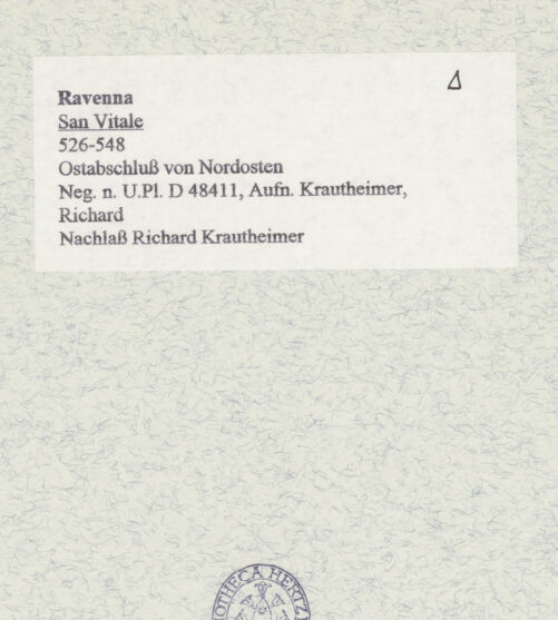 Rückseite von Bibliotheca Hertziana [https://www.deutsche-digitale-bibliothek.de/content/lizenzen/rv-fz/] San VitaleAußenbau - Nordpastophorium, bh465868_recto. Foto: Krautheimer, Richard.