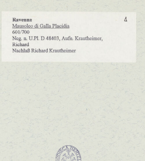 Rückseite von Bibliotheca Hertziana [https://www.deutsche-digitale-bibliothek.de/content/lizenzen/rv-fz/] Mausoleo di Galla PlacidiaAußenbau - Ansicht von Südwesten, bh465876_recto. Foto: Krautheimer, Richard.